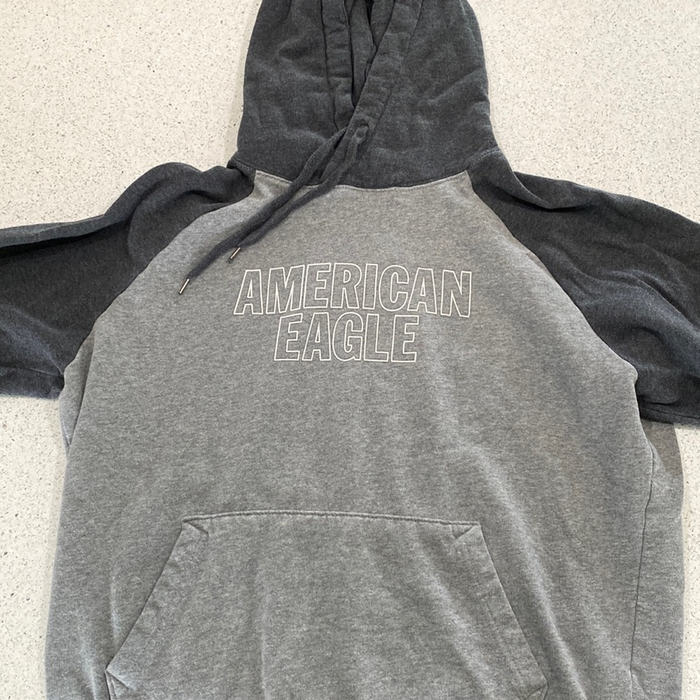 Men’s American Eagle Sweatshirt.